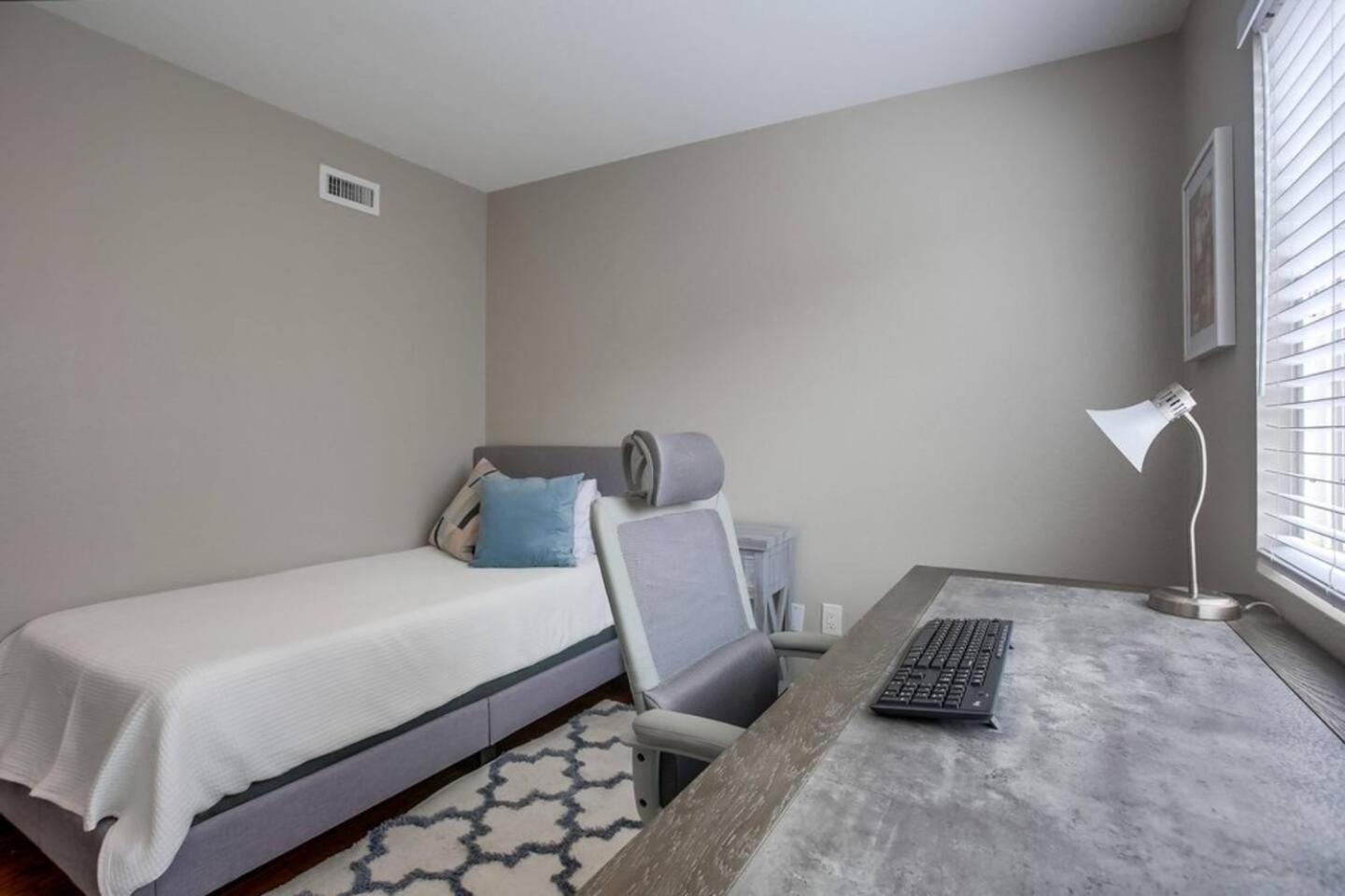 15 Min From Torrey Pines State And Golf San Diego